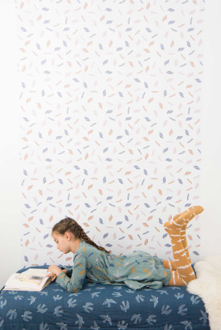 Little girl reading book wallpaper - a little girl free wallpaper for mobile