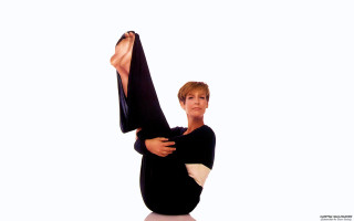 Yoga pose anna maria abesch - a white surface free wallpaper