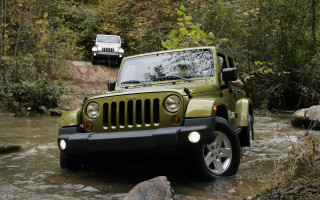 Jeep driving river woods sunny - christopher moeller free wallpaper