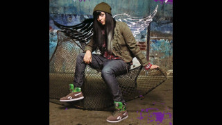 Man bench green hat green - his foot free wallpaper for desktop