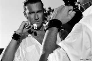 Man getting picture taken camera - his wrist free wallpaper