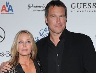 Man woman red carpet event 3 - posing free wallpaper for desktop