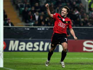 Celebrating man goal crowd goalie - a soccer game free wallpaper