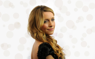 Blonde woman black dress white - circle free wallpaper for desktop