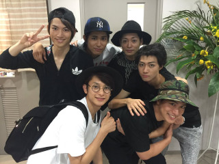 Young men group photo room - a plant in the corner free wallpaper for desktop