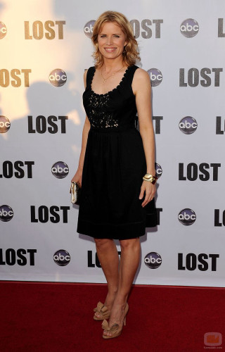 Woman black dress red carpet 27 - free dark wallpaper for mobile