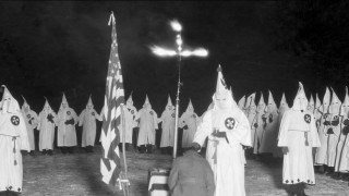 Group people flag pole crowd - excessivism free wallpaper