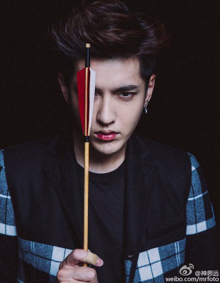 Man flag serious look tarot - a flag free wallpaper for mobile