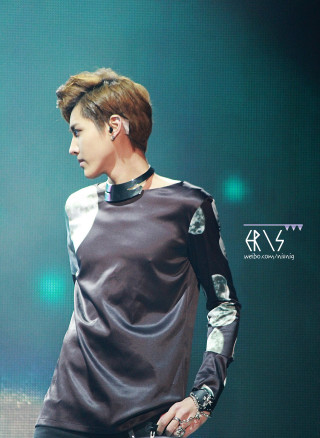 Male blackshirt microphone greenbackground marble - beautiful bone structure free wallpaper for mobile