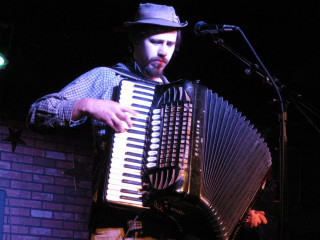 Man playing accordion concert stage - him free wallpaper