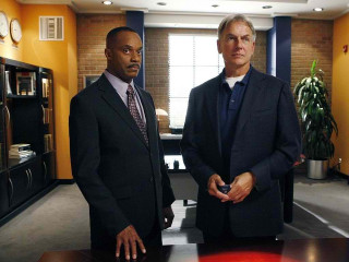 Two men suits office red - the table free wallpaper