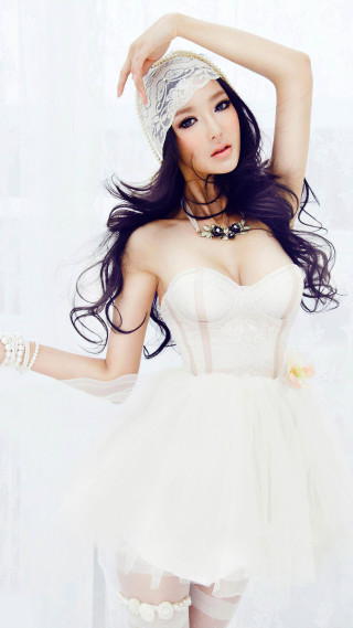 Woman white dress hat posing 3 - rococo free wallpaper for mobile