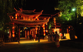 Chinese building red lanterns night - free light wallpaper for desktop