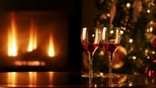 Wine glasses fireplace christmas tree - ambient lighting free wallpaper