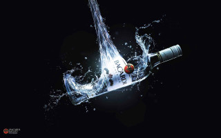 Vodka bottle splash water dropping - hyper real free wallpaper