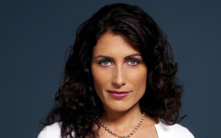 Woman necklace posing picture blue - a necklace free wallpaper