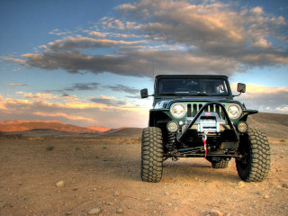 Jeep desert sky clouds background - the desert free wallpaper