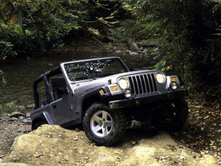 Jeep parked rock stream trees - pathfinder free wallpaper