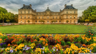 Large building lawn flowers cloudy - paris school free wallpaper