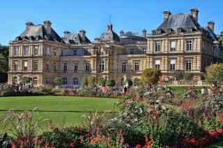 Paris school large building lawn - vivid free wallpaper
