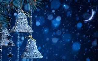 Bells christmas tree snow crescent 2 - a christmas tree in the snow free wallpaper