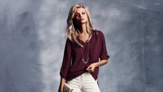 Woman maroon shirt white pants - a handbag free wallpaper