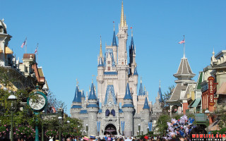 Castle clock street people crowd 3 - the middle of a street free wallpaper