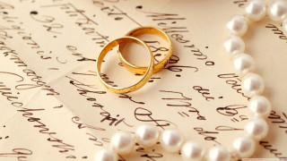 Wedding rings letter pearls necklace - exquisite detail free wallpaper