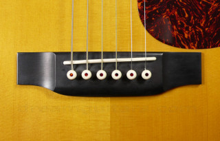 Guitar four strings red white - an ultrafine free wallpaper