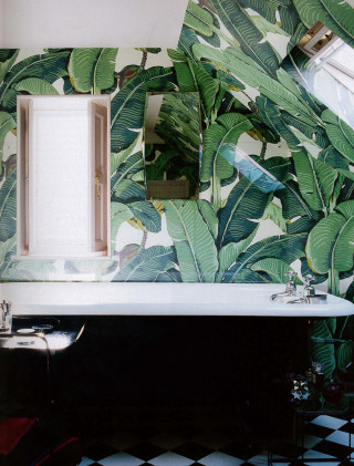 Bathroom bathtub mirror wallpapered wall - wall behind free wallpaper for mobile