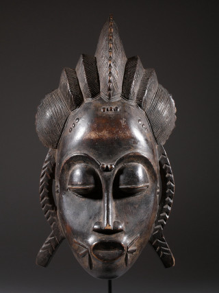 Bronze mask black background artistic - a black background behind free wallpaper for mobile