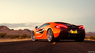 Sports car desert mountains cloudy - f 8 aperture free wallpaper