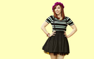 Woman pink hat black white - a pink hat free wallpaper for desktop