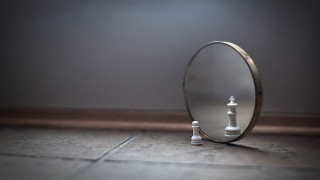 Mirror chess piece reflection image - david small free wallpaper