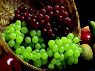 Basket grapes apples pears table - berry free wallpaper