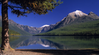 Lake mountains trees clear sky 5 - a clear sky above free wallpaper