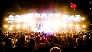 Crowd stage night bright lights - a stage free wallpaper