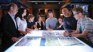 People map room table screen - a large screen free wallpaper