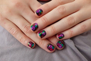 Woman manicure flower design ring - iridescent accent free wallpaper