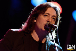 Woman singing microphone stage concert - new objectivity free wallpaper