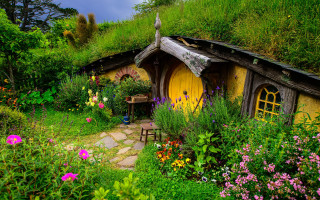 Hobbit house garden table chairs 2 - a bench free wallpaper