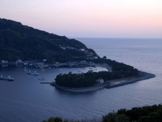 Small island water boats town - mingei free wallpaper