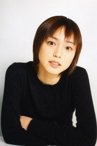 Woman black shirt sweater posing - a black sweater free wallpaper