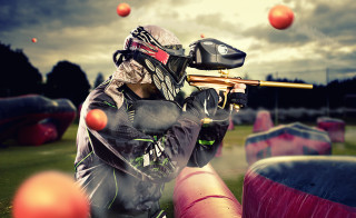 Man shooting target redballs clouds - the background and a sky free wallpaper