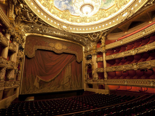 Theater gold ceiling red seats - theatrical free wallpaper for desktop