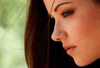 Woman long hair necklace looking 2 - long hair and a necklace free wallpaper for desktop