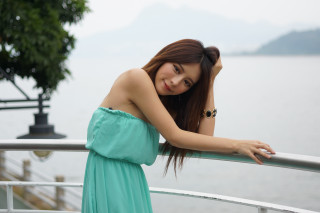 Woman green dress water railing - the water free wallpaper