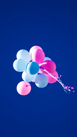 Balloons floating in the air - free happy birthday wallpaper for mobile