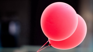 Red balloon closeup black background - subsurface free wallpaper