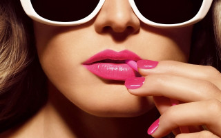 Woman pink lipstick sunglasses hand 4 - a pink lipstick free wallpaper